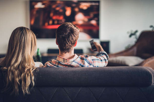 Лучшие фильмы и сериалы для взрослых: что посмотреть на вечер?