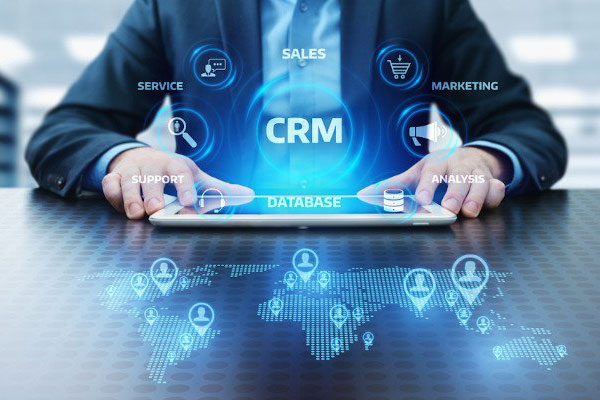 Кому може допомогти використання CRM-системи